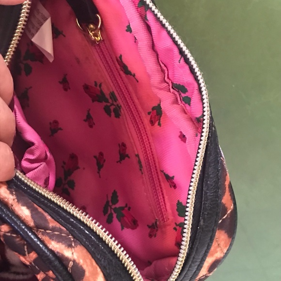 SOLD Betsey Johnson heart shaped bag 💜 - Picture 6 of 11